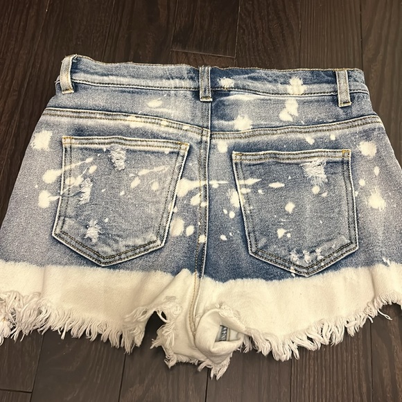 ⭐️Distressed Jean shorts - Picture 2 of 12